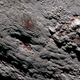 Una vista coloreada de Wright Mons dentro de la región criovolcánica